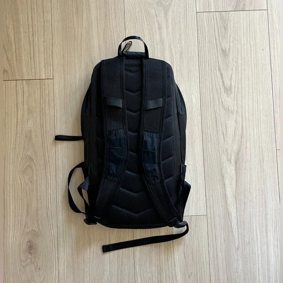 Lululemon Run From Work Backpack - Picture 2 of 13